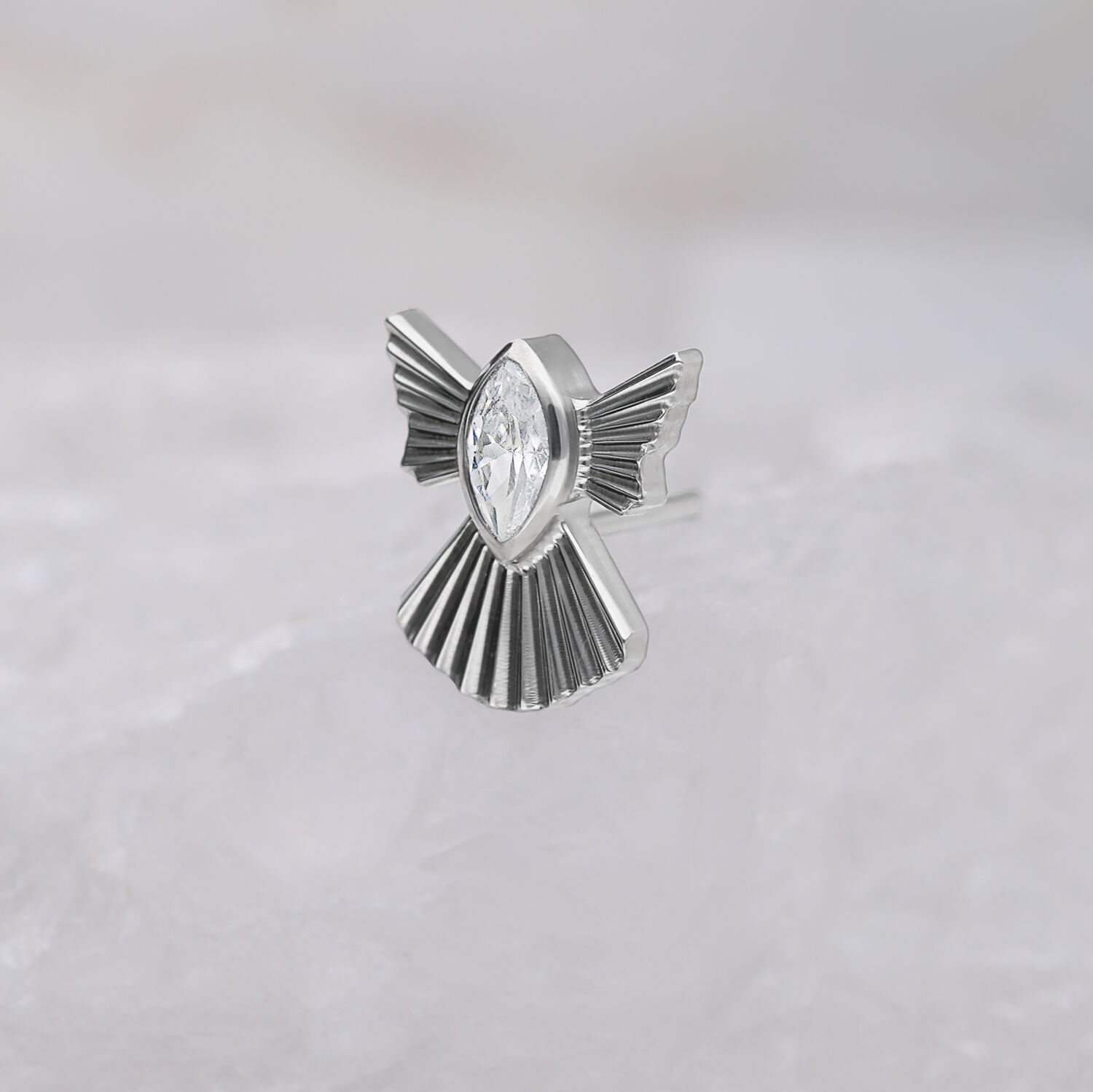 Inserto Push Fit argento a forma di fiocco di neve con cristallo chiaro su sfondo chiaro