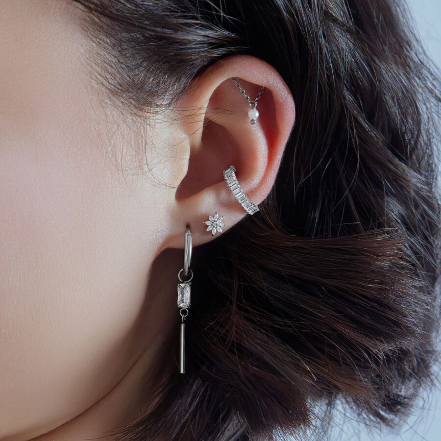 Argento Ice Flower cristallo all'orecchio con altri piercing in argento