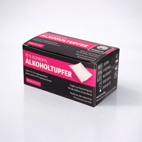 Confezione nera di tamponi alcolici Wildcat 100 pezzi su sfondo bianco