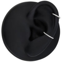 Anello piercing in titanio argento, 6,0 mm, su sfondo nero