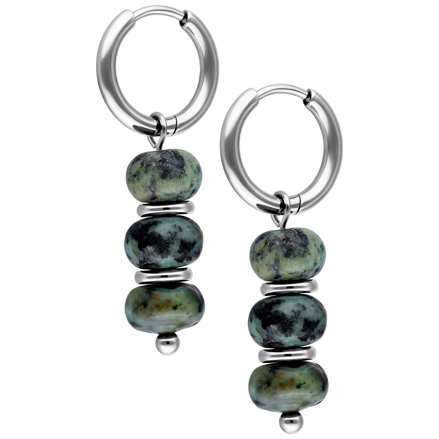 Due cerchi in argento con perle di turchese africano su sfondo bianco