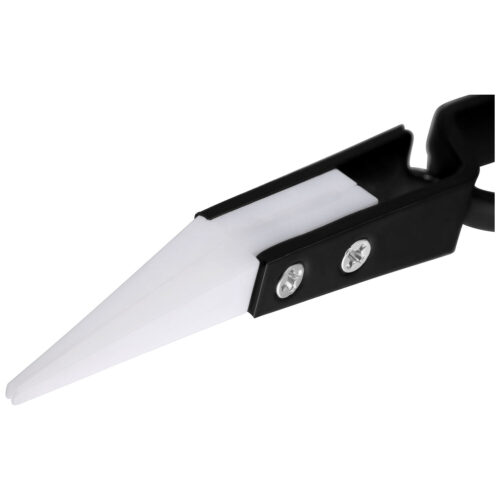 Pinzetta nera con punte in ceramica bianca su sfondo bianco