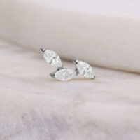 Accessorio Push Fit in argento con cristalli chiari su sfondo chiaro