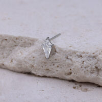 Push Fit in argento con cristallo trasparente su sfondo beige