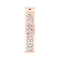 Clicker per ombelico in oro rosa con doppia fila di cristalli su sfondo bianco