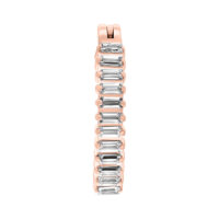 Clicker per ombelico in oro rosa con cristalli chiari su sfondo bianco