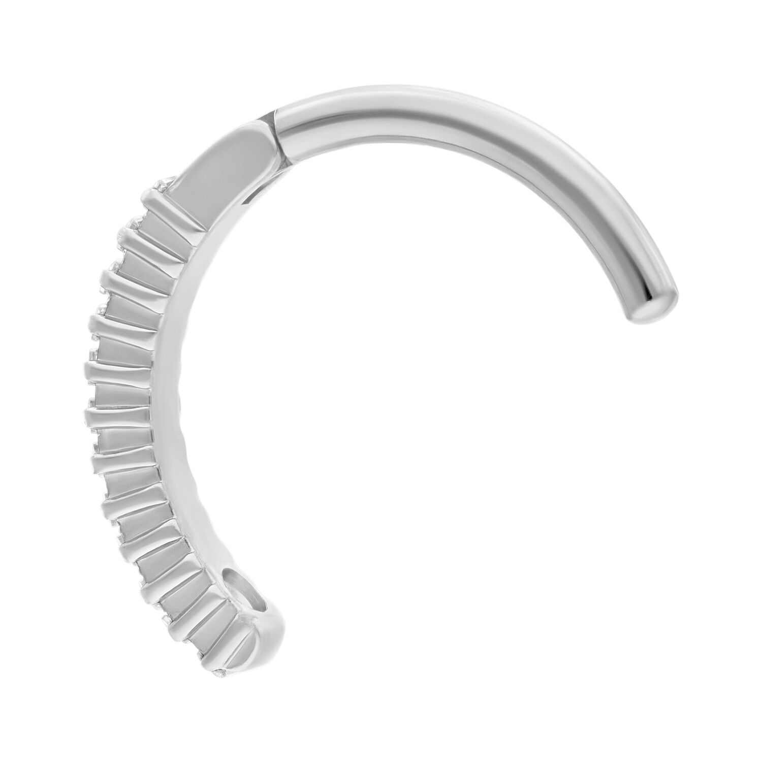 Clicker per ombelico argento in titanio con cristalli chiari su sfondo bianco