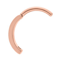 Clicker per ombelico in titanio rosé su sfondo bianco