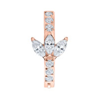 Clicker all'ombelico in oro rosa con cristalli chiari su sfondo bianco