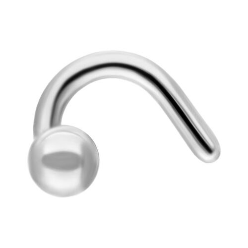 Piercing al naso in titanio color argento con sfera rotonda su sfondo bianco