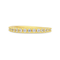 Anello piercing in oro 18K con cristalli chiari su sfondo bianco