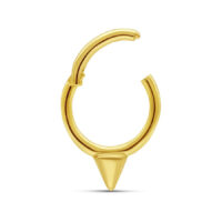 Anello piercing in oro con punta a cono su sfondo bianco
