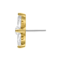 14K Oro Moissanite Lotus Attachment Vista laterale dell'attacco Lotus in oro con moissanite chiaro su sfondo bianco