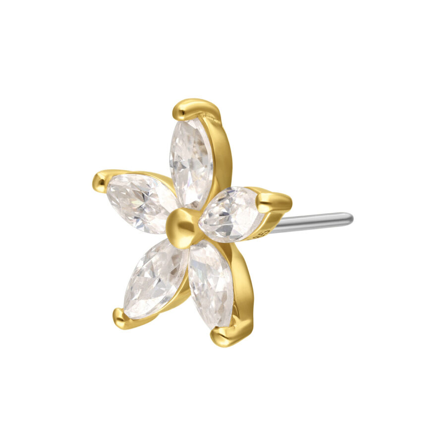 Attacco a fiore dorato con pietre di moissanite chiare su sfondo bianco