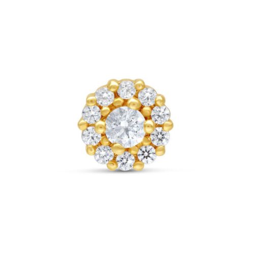 Accessorio dorato con cristalli chiari su sfondo bianco