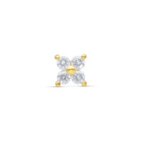 Attacco in oro 14K con quattro cristalli chiari su sfondo bianco
