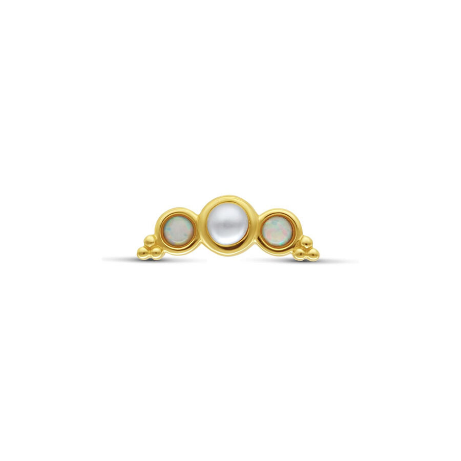 Attacco per piercing in oro con opale sintetico e perla su sfondo bianco