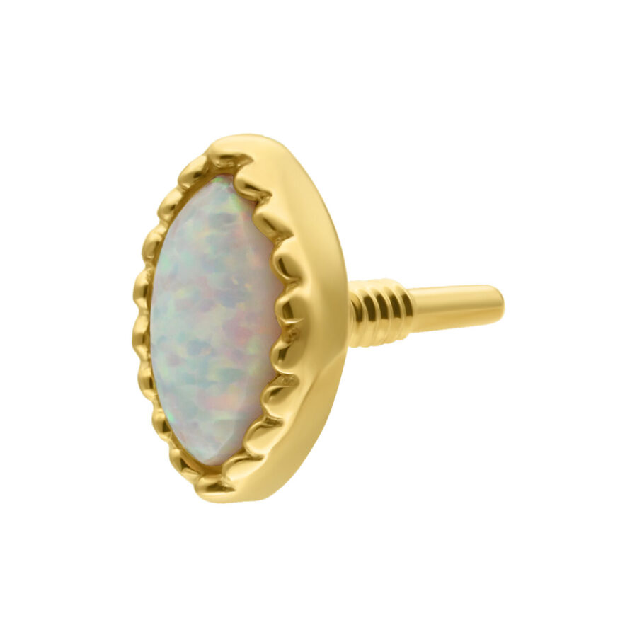 Attacco ovale in opale 14K oro su sfondo bianco