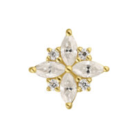 Moissanite dorato a forma di fiore su sfondo bianco