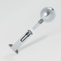 Labret in titanio argento con filettatura interna su sfondo grigio