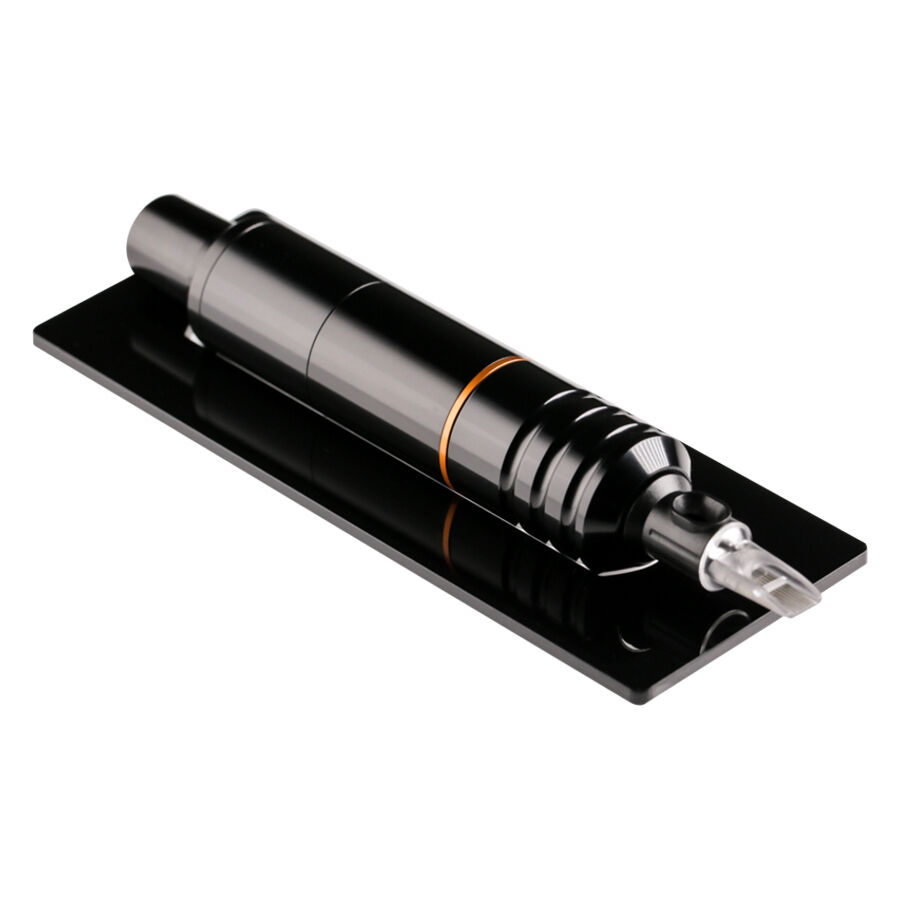 Vassoio HAWK PEN nero di Wildcat HAWK PEN nero su vassoio rettangolare nero su sfondo bianco