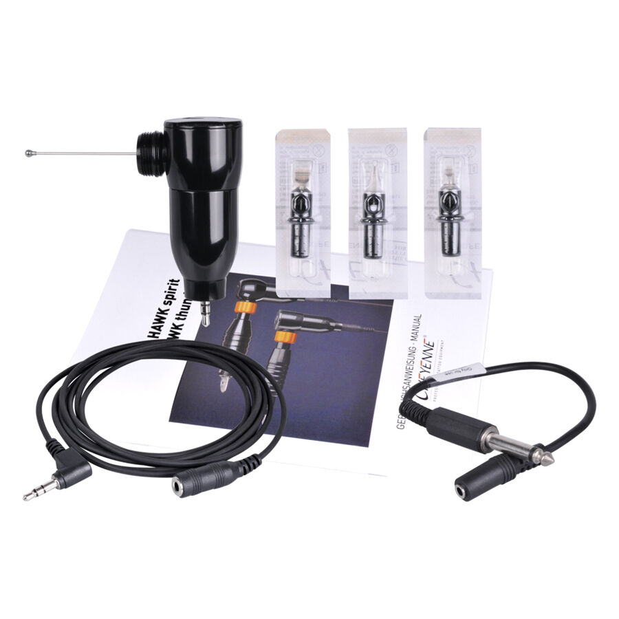 Macchinetta per tatuaggi HAWK Spirit nera con cavo e accessori su sfondo bianco