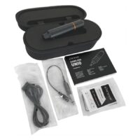 HAWK PEN Unio in custodia nera con cavi e accessori su sfondo bianco