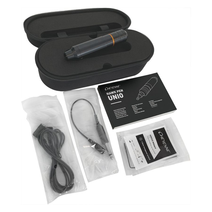 HAWK PEN Unio in custodia nera con cavi e accessori su sfondo bianco