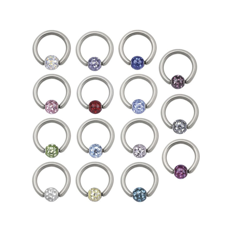 Anello clip in titanio argentato con diverse sfere di cristallo colorate, su sfondo bianco