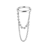 Anello Hinged color argento con doppie catene su sfondo bianco