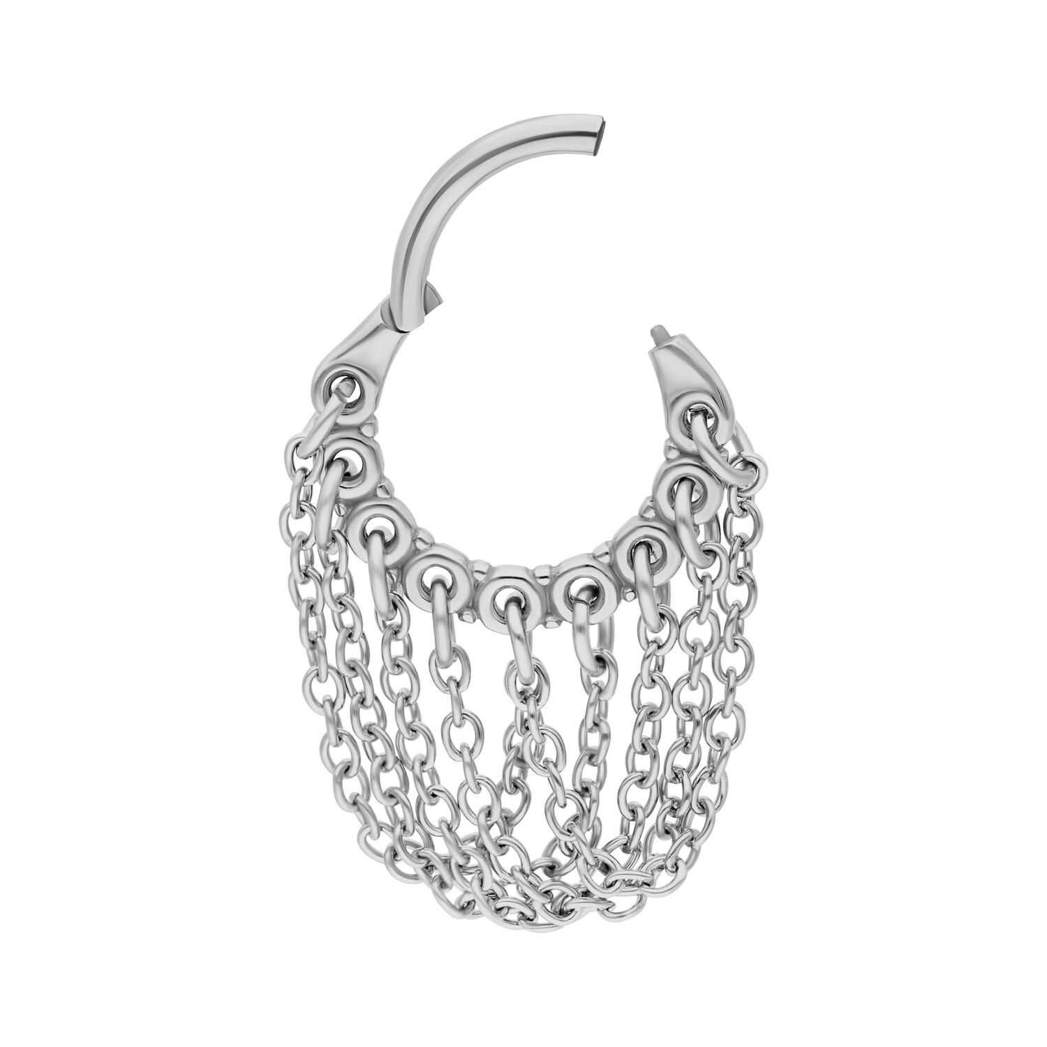 Anello piercing in argento con catene intrecciate su sfondo bianco