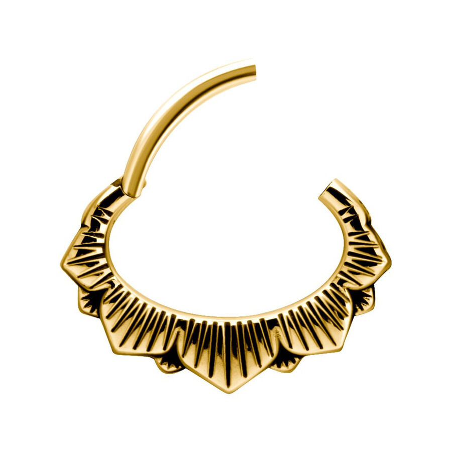 Clicker septum dorato con design floreale su sfondo bianco