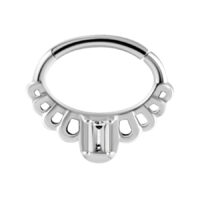 Clicker a cerniera Princess in argento per setto Clicker a cerniera Princess in argento chirurgico 316L su sfondo bianco