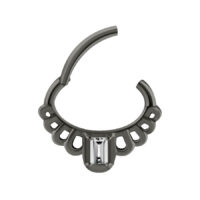 Clicker per septum in metallo nero con cristallo chiaro su sfondo bianco