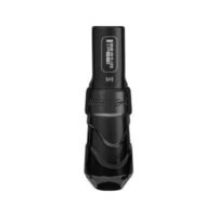 Macchinetta per tatuaggi FK Irons Max nera con One Powerbolt su sfondo bianco