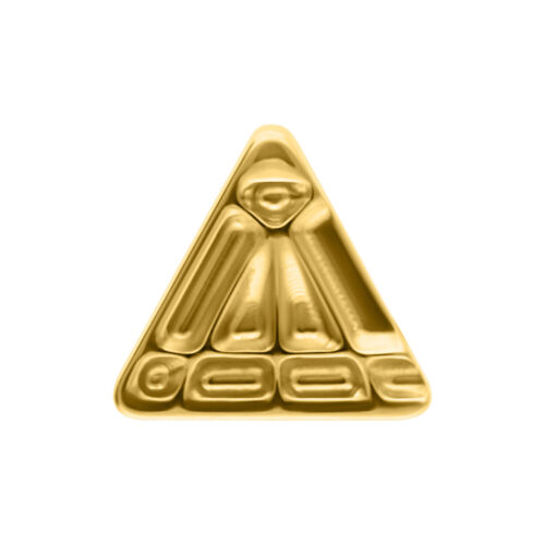 Punta triangolare dorata in titanio con superficie lucida su sfondo bianco