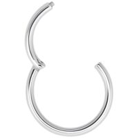 Anello segmentato incernierato in acciaio chirurgico argentato su sfondo bianco