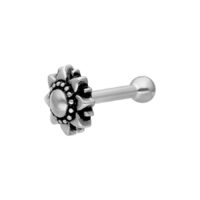 Barbell Piercing argento con design a girasole su sfondo bianco