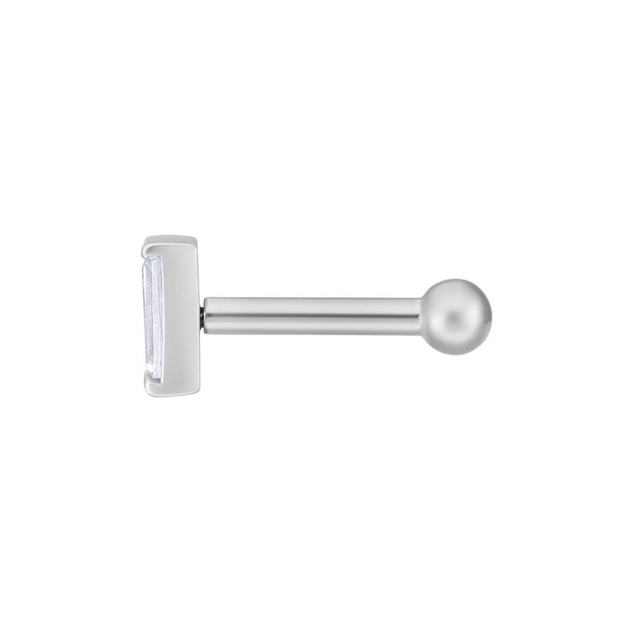 Barbell per orecchio in acciaio chirurgico argentato con baguette Barbell per orecchio argentato con cristallo rettangolare su sfondo bianco