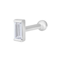 Baguette Earbarbell in argento con cristallo Baguette Earbarbell in argento con pietra cristallina su sfondo bianco