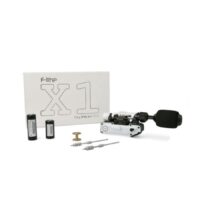 Macchina per tatuaggi Inkjecta Flite X1 Troopa bianca con accessori su sfondo bianco