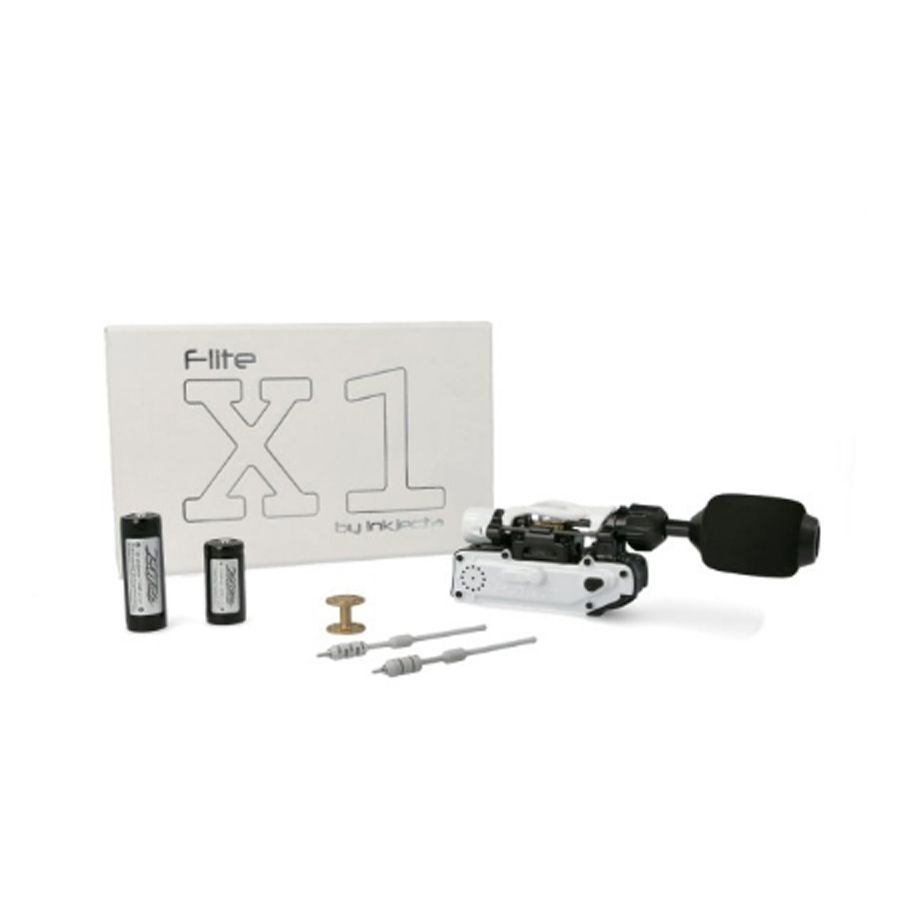 Macchina per tatuaggi Inkjecta Flite X1 Troopa bianca con accessori su sfondo bianco