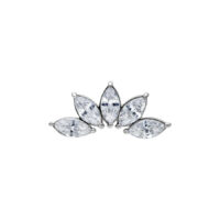 Attacco Marquise argento con cinque cristalli chiari su sfondo bianco