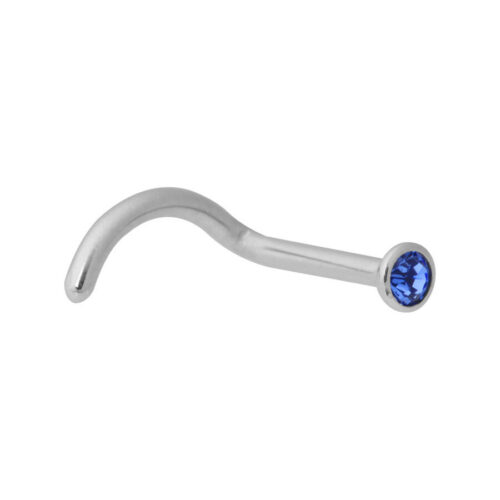 Piercing nasale in acciaio chirurgico argentato con cristallo blu scuro su sfondo bianco