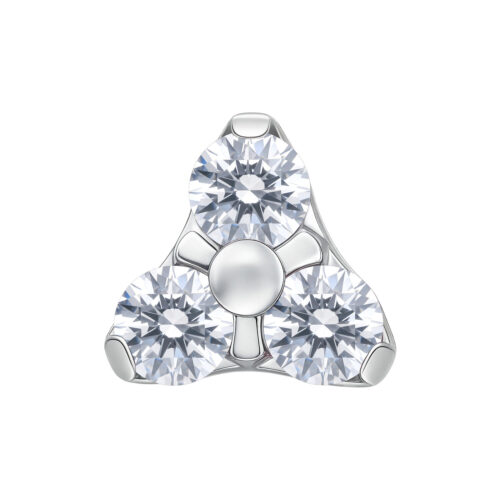 Attacco Trinity color argento con tre pietre cristalline su sfondo bianco