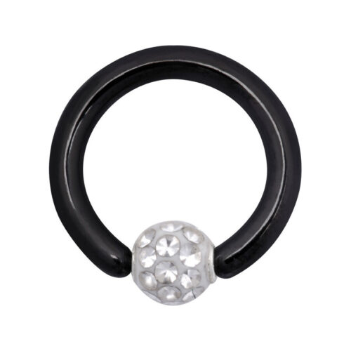 Anello nero a sfera in titanio con sfera cristallina, sfondo da studio