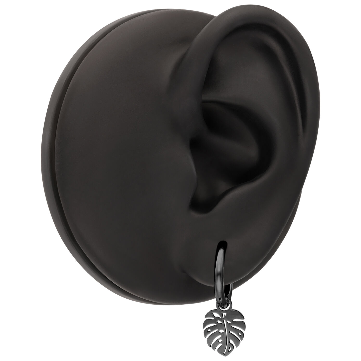 Gioielli neri per orecchie con ciondolo Monstera su un modello di orecchio nero