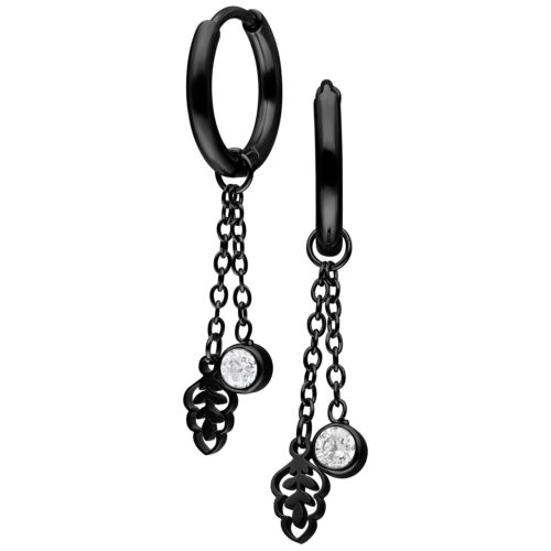 Orecchini in metallo nero con catene e pendenti di cristallo su sfondo bianco