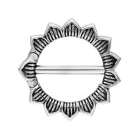 Clicker per capezzolo argento a forma di fiore su sfondo bianco