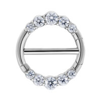 Clicker per capezzolo in argento con cristalli chiari su sfondo bianco